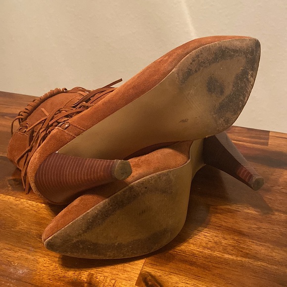 Steve Madden Womens Myrakle Fringed Pointy Bootie Shoe - Picture 2 of 2